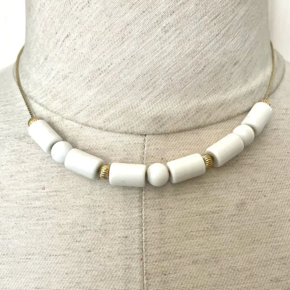 Direction One white and gold tone dainty beaded vintage necklace
